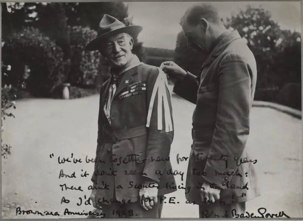  الشارة الخشبية (Wood Badge)،